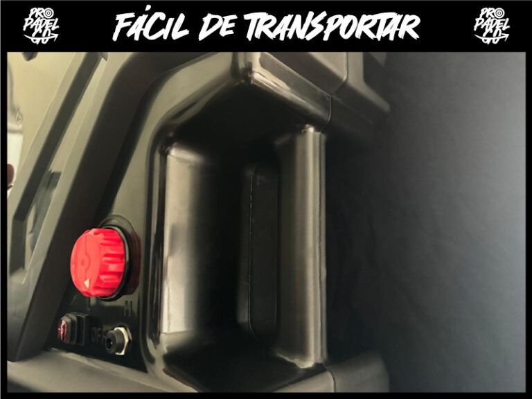 Máquina lanzapelotas Pro Padel GO preparada para transportar