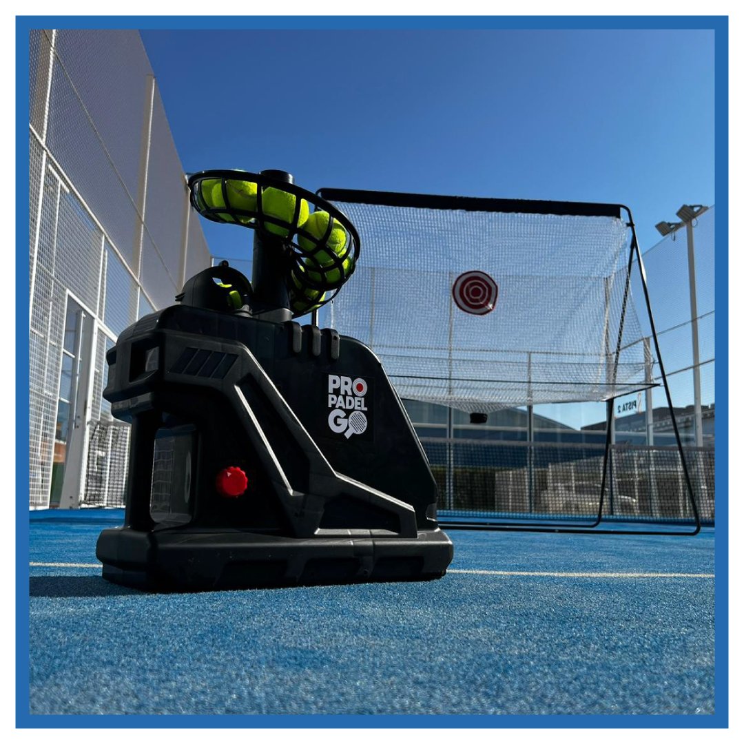 Máquina lanza pelotas Pro Padel GO con la red de ciclo continuo montada